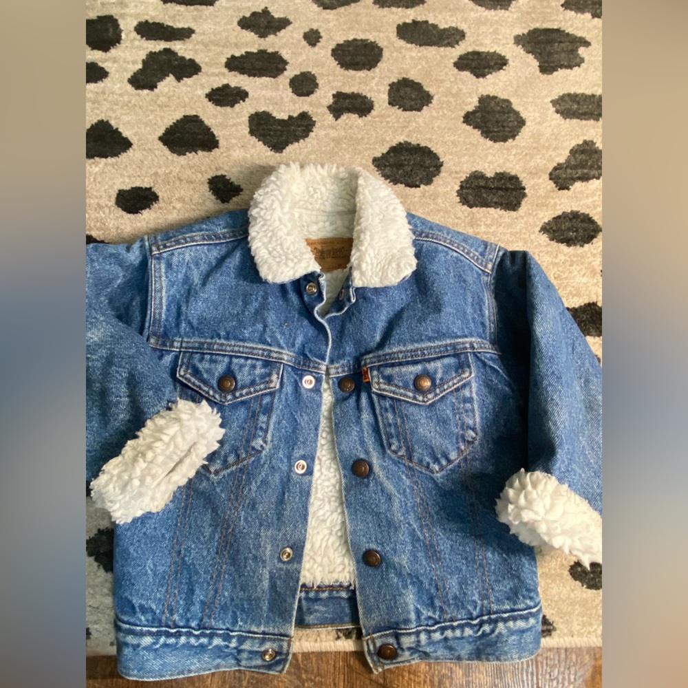Vintage Levi Sherpa lined jean jacket- blue denim- size 6 unisex
